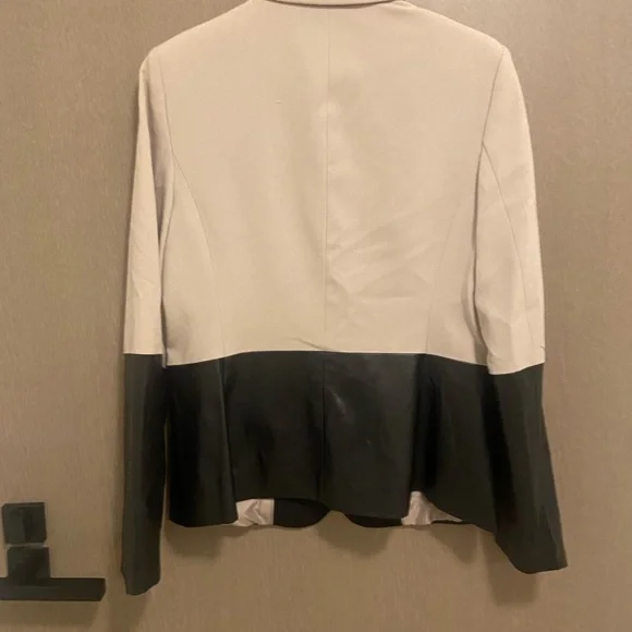 Calvin Klein blazer with faux leather sleeves - Picture 3 of 5